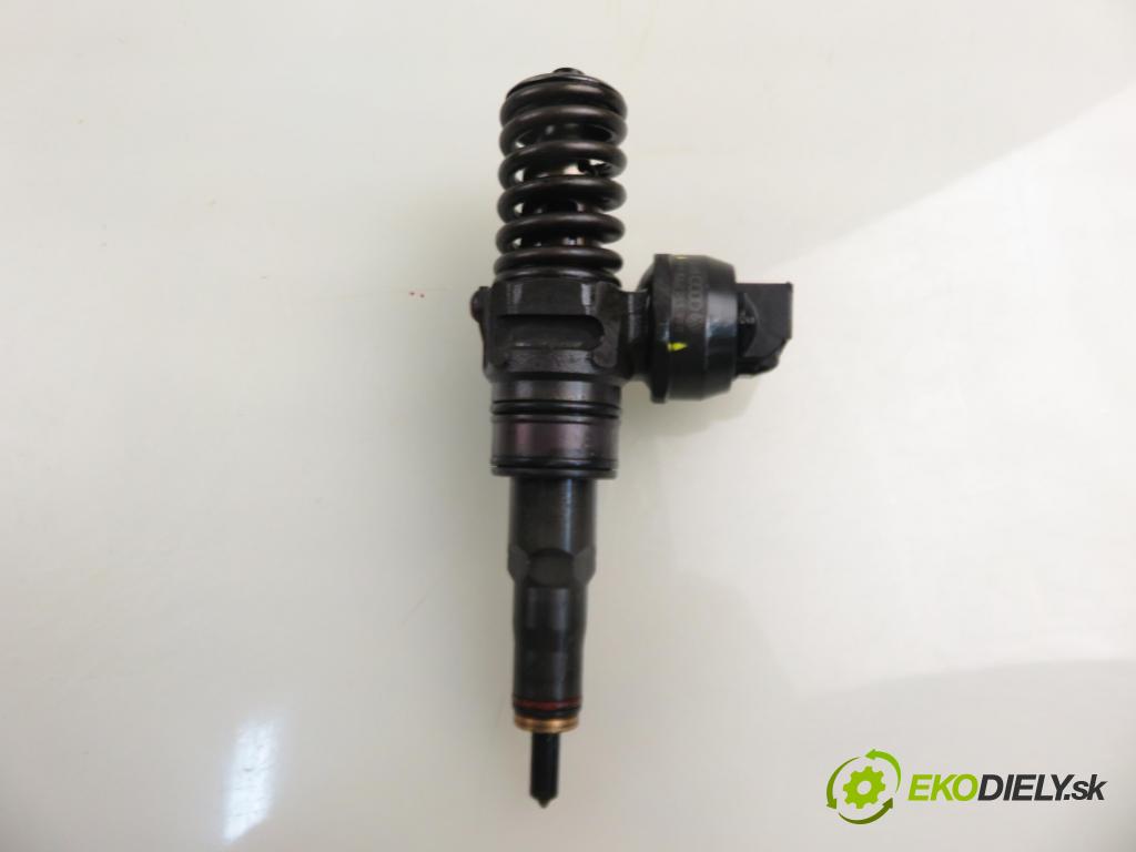 SKODA OCTAVIA II (1Z3) LIFTBACK 2005 77,00 1.9 TDI - BKC 1896,00 Vstrekovač 038130073AG (Vstrekovač paliva)