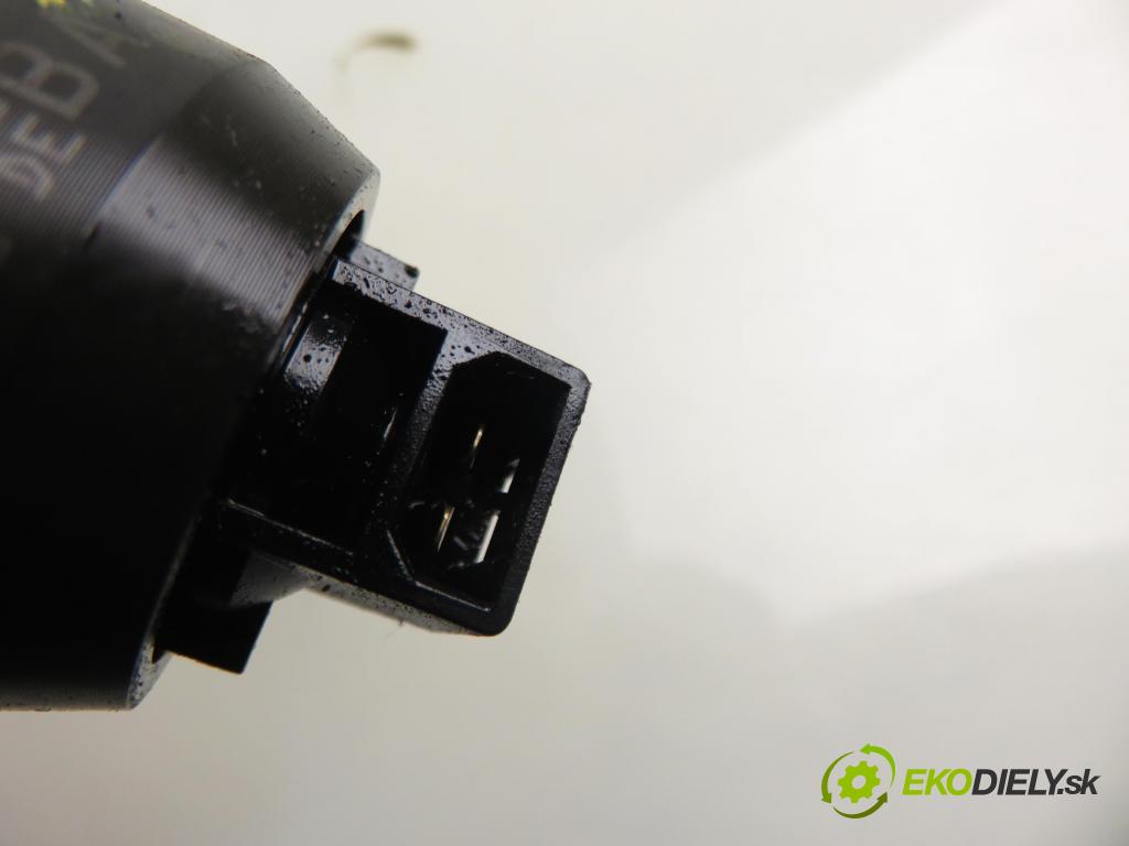 SKODA OCTAVIA II (1Z3) LIFTBACK 2005 77,00 1.9 TDI - BKC 1896,00 Vstrekovač 038130073AG ; 0414720215 (Vstrekovač paliva)