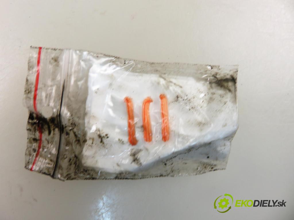 SKODA OCTAVIA II (1Z3) LIFTBACK 2005 77,00 1.9 TDI - BKC 1896,00 Vstrekovač 038130073AG ; 0414720215 (Vstrekovač paliva)