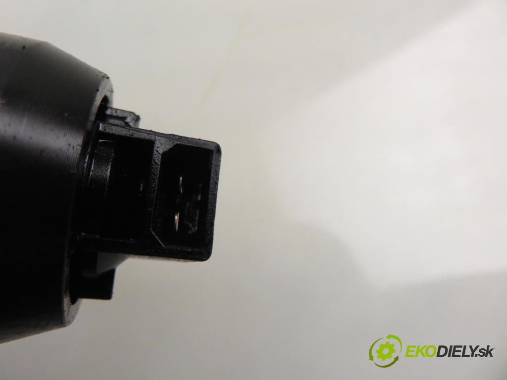 SKODA OCTAVIA II (1Z3) LIFTBACK 2005 77,00 1.9 TDI - BKC 1896,00 Vstrekovač 038130073AG ; 0414720215 (Vstrekovač paliva)