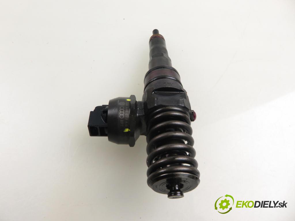 SKODA OCTAVIA II (1Z3) LIFTBACK 2005 77,00 1.9 TDI - BKC 1896,00 Vstrekovač 038130073AG ; 0414720215 (Vstrekovač paliva)