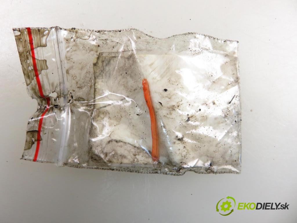 SKODA OCTAVIA II (1Z3) LIFTBACK 2005 77,00 1.9 TDI - BKC 1896,00 Vstrekovač 038130073AG ; 0414720215 (Vstrekovač paliva)