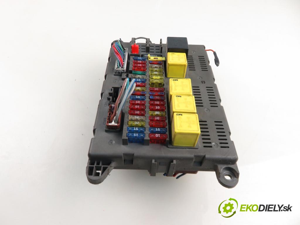 LAND ROVER FREELANDER (L314) SUV 2000 72,00 2.0 DI 4x4 - 20 T2N 1994,00 MODUL BSI 502010565A ; YWC106390