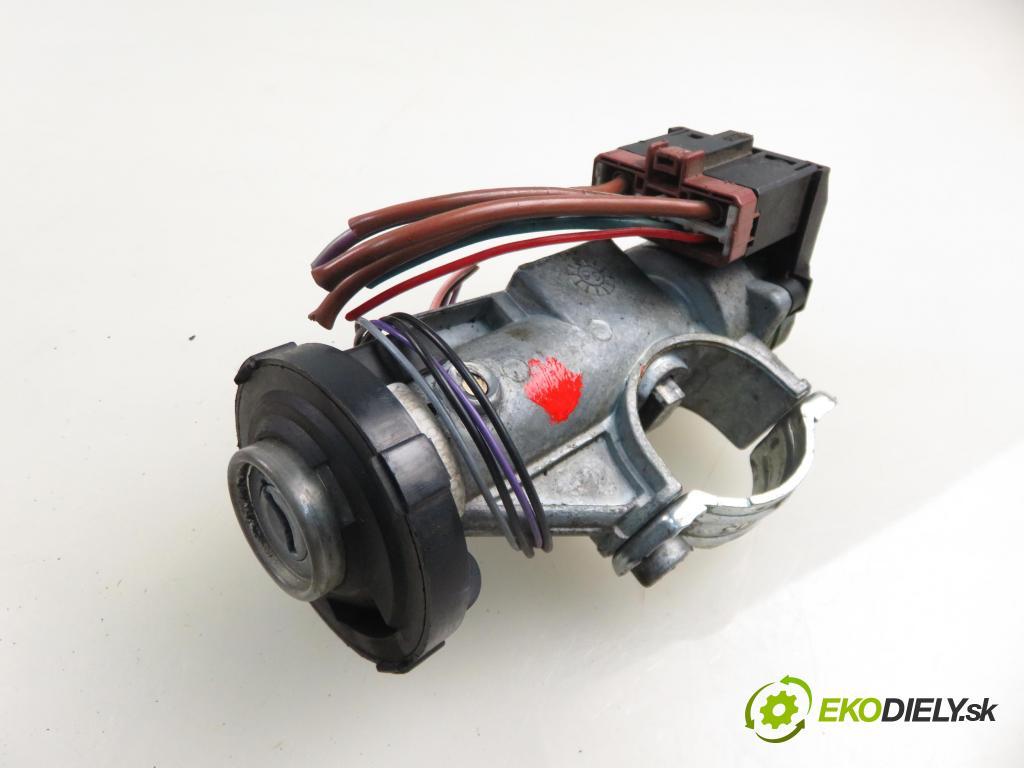 LAND ROVER FREELANDER (L314) SUV 2000 72,00 2.0 DI 4x4 - 20 T2N 1994,00 spinačka 53873175 (Spínacia skrinka)