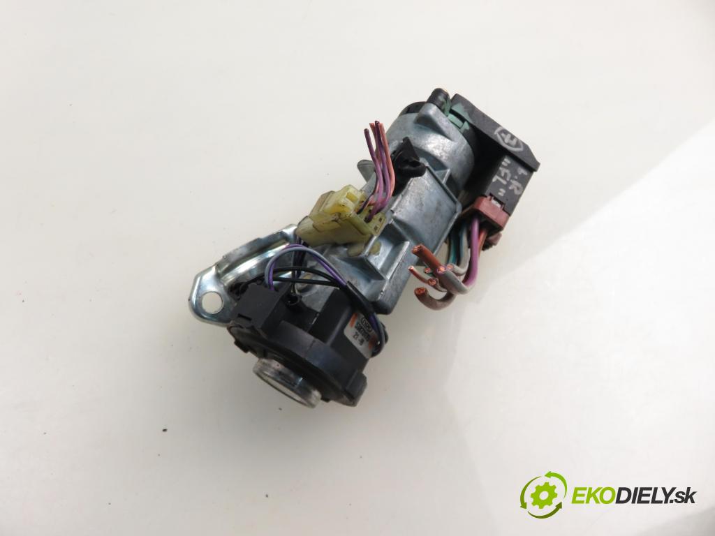 LAND ROVER FREELANDER (L314) SUV 2000 72,00 2.0 DI 4x4 - 20 T2N 1994,00 spinačka 53873175 (Spínacia skrinka)