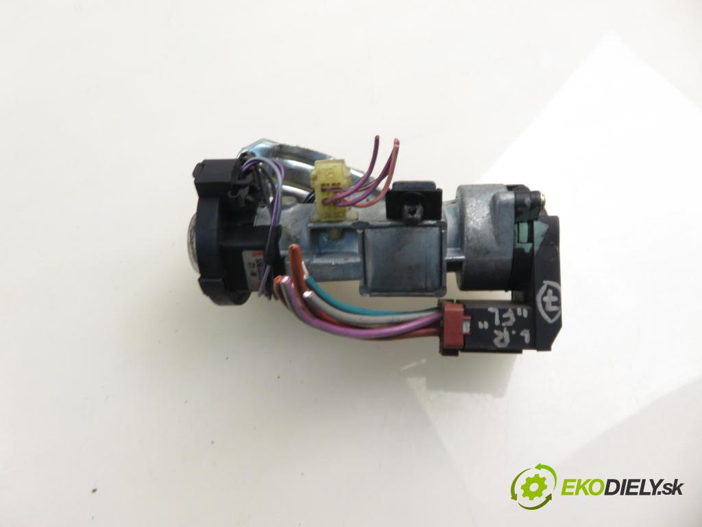 LAND ROVER FREELANDER (L314) SUV 2000 72,00 2.0 DI 4x4 - 20 T2N 1994,00 spinačka 53873175 (Spínacia skrinka)
