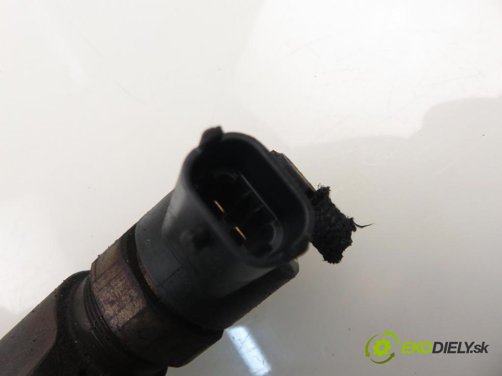 OPEL ZAFIRA B (A05) MINIVAN 2006 74,00 1.9 CDTI 8V 101 - Z 19 DTL 1910,00 vstrekovač 0445110165 (Vstrekovač paliva)