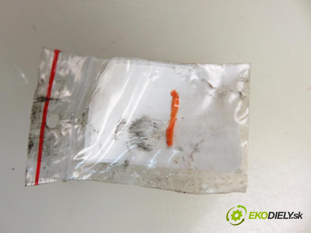 OPEL ZAFIRA B (A05) MINIVAN 2006 74,00 1.9 CDTI 8V 101 - Z 19 DTL 1910,00 vstrekovač 0445110165 (Vstrekovač paliva)