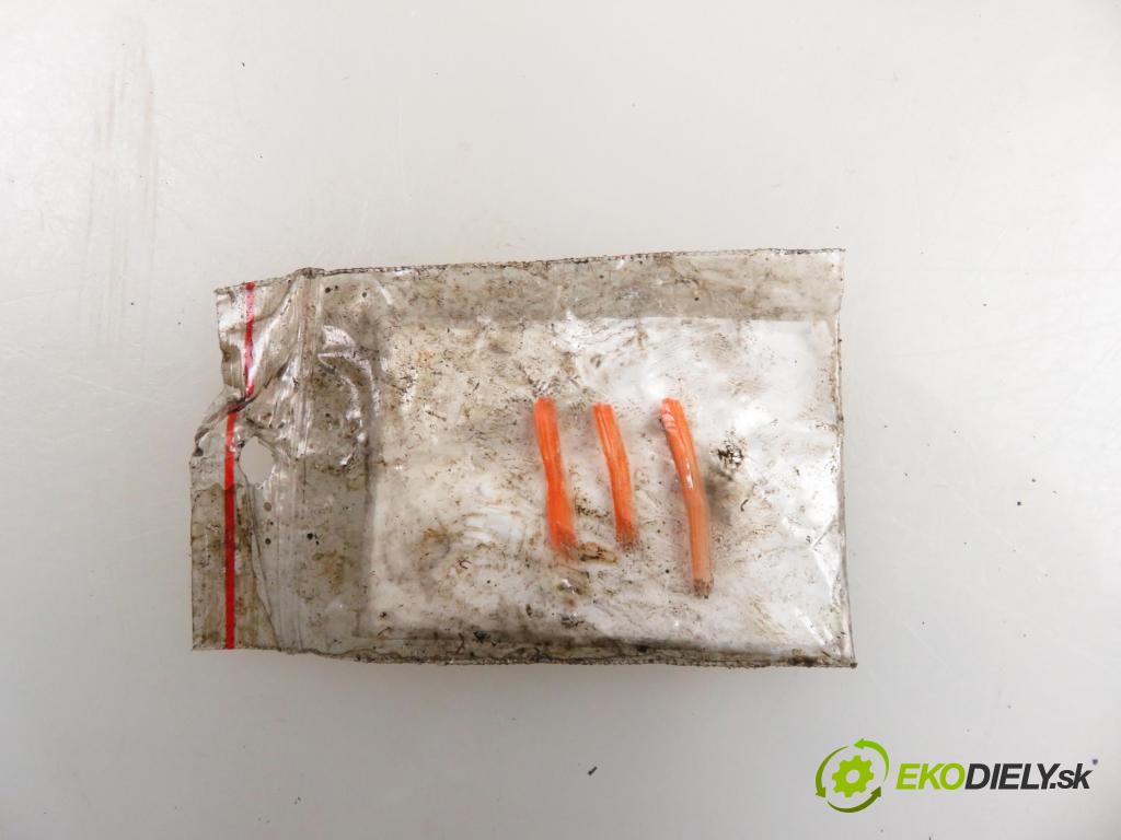 MERCEDES-BENZ VITO Autobus (638) BUS 2001 90,00 112 CDI 2.2 122  - OM 611.980 2151,00 vstrekovač 0445110035 ; 6130700187 (Vstrekovač paliva)