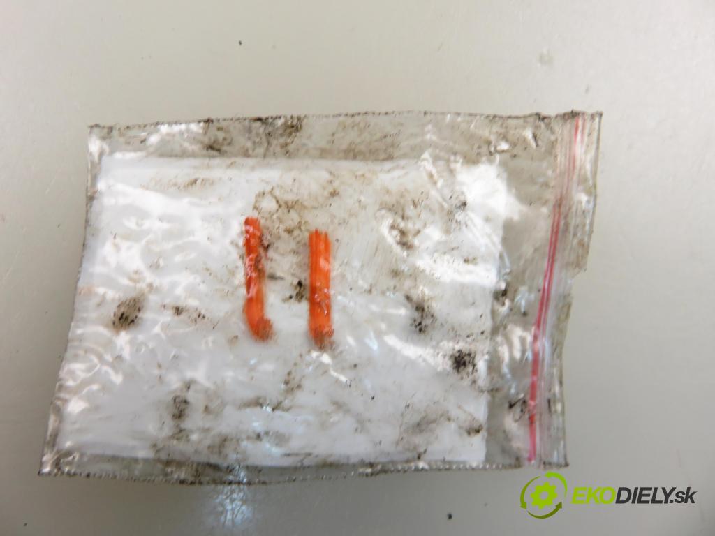 MERCEDES-BENZ VITO Autobus (638) BUS 2001 90,00 112 CDI 2.2 122  - OM 611.980 2151,00 vstrekovač 0445110035 ; 6130700187 (Vstrekovač paliva)