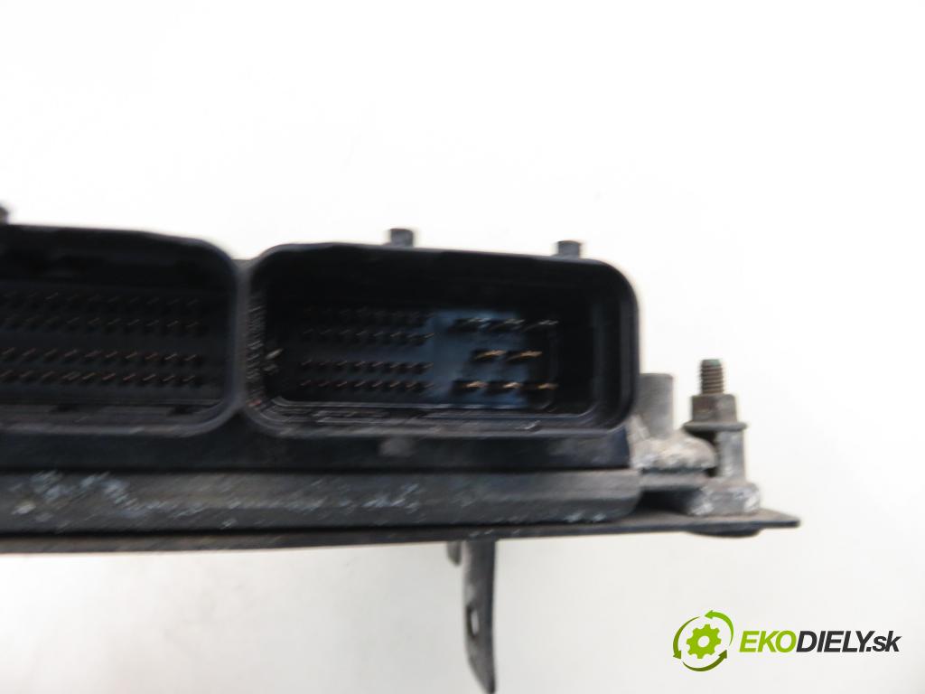 CHRYSLER VOYAGER IV (RG, RS) MINIVAN 2004 105,00 2.5 CRD 143 - ENJ 2499,00 Riadiaca jednotka Motor 0281011447