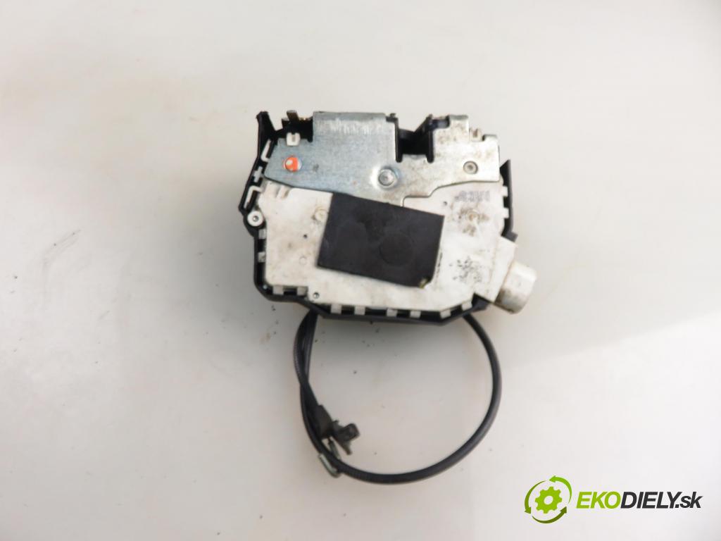 LAND ROVER FREELANDER (L314) SUV 2000 72,00 2.0 DI 4x4 - 20 T2N 1994,00 zámok 