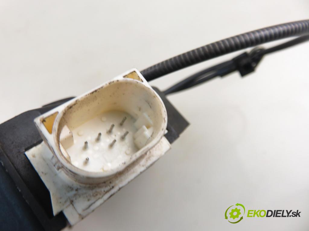 LAND ROVER FREELANDER (L314) SUV 2000 72,00 2.0 DI 4x4 - 20 T2N 1994,00 zámok