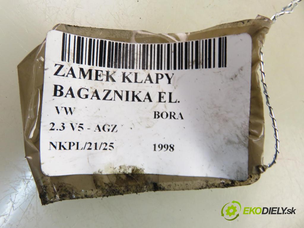 VW BORA (1J2) SEDAN 1998 110,00 2.3 V5 - AGZ 2324,00 zámok dveří kufr MAN: 1J5827505E