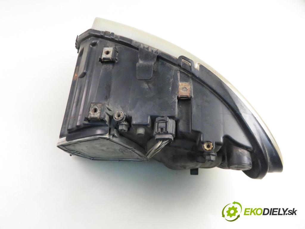 CHRYSLER VOYAGER IV (RG, RS) MINIVAN 2004 105,00 2.5 CRD 143 - ENJ 2499,00 Svetlo PP