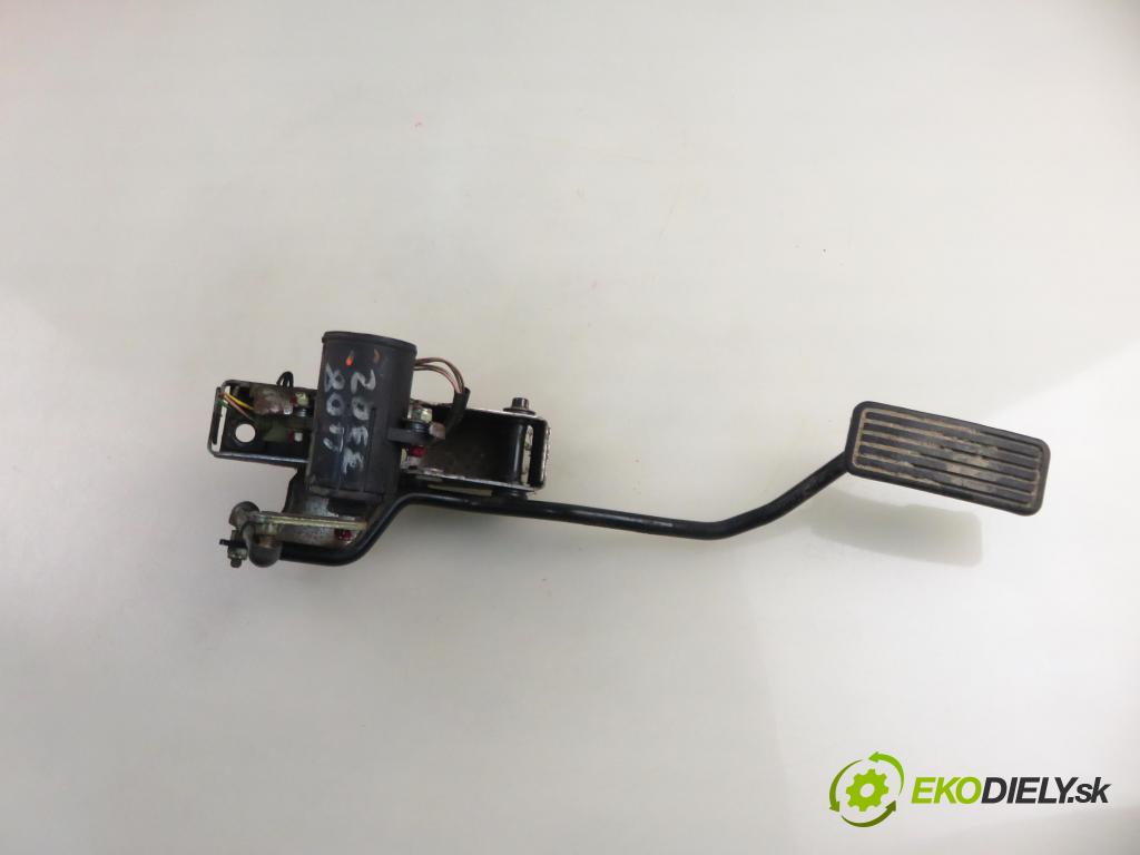 LAND ROVER FREELANDER (L314) SUV 2000 72,00 2.0 DI 4x4 - 20 T2N 1994,00 Potenciometer plynu 0281002329 (Potenciometer plynového pedálu)