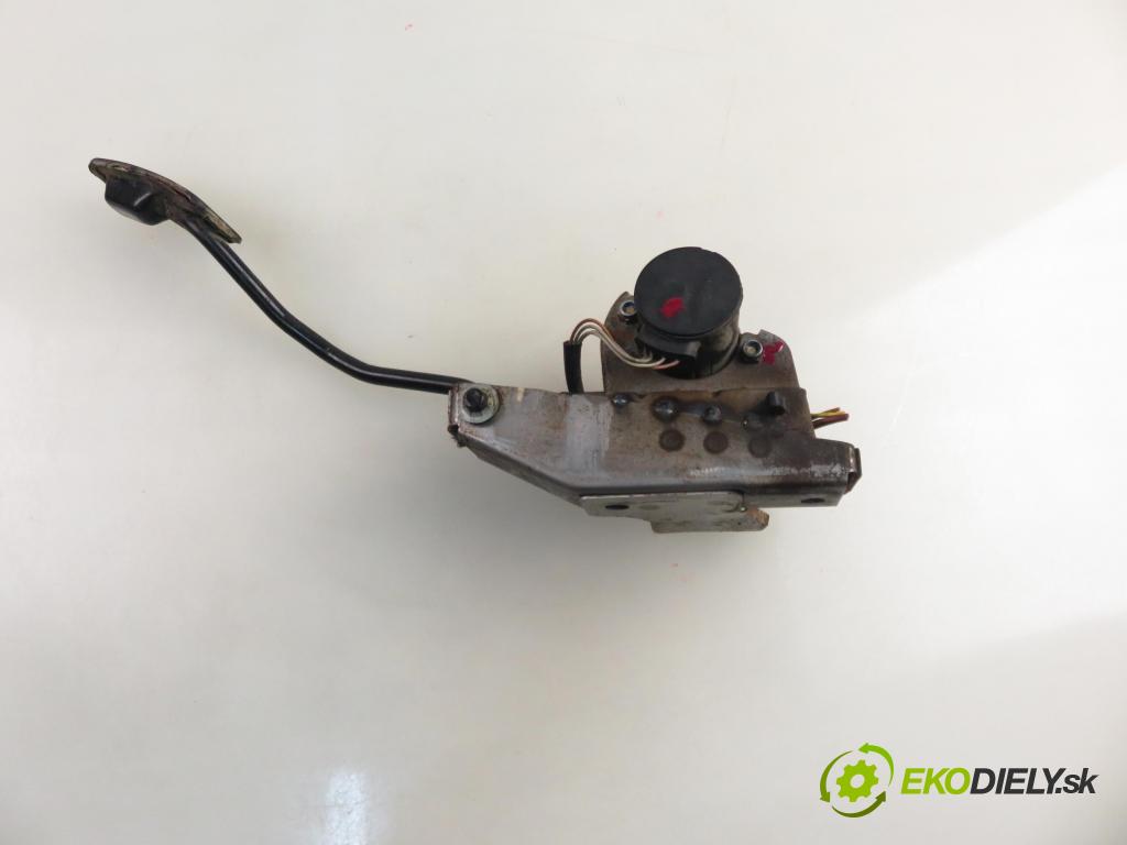 LAND ROVER FREELANDER (L314) SUV 2000 72,00 2.0 DI 4x4 - 20 T2N 1994,00 Potenciometer plynu 0281002329 (Potenciometer plynového pedálu)