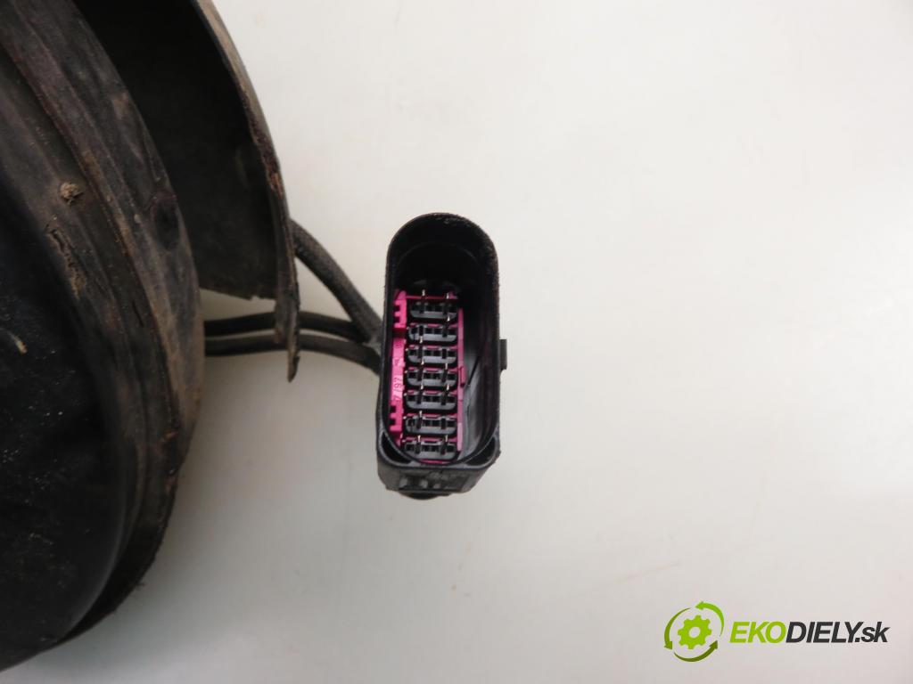 VW BORA (1J2) SEDAN 1998 110,00 2.3 V5 - AGZ 2324,00 Posilovač 1J1614205A ; 03786404024 (Servočerpadlo)