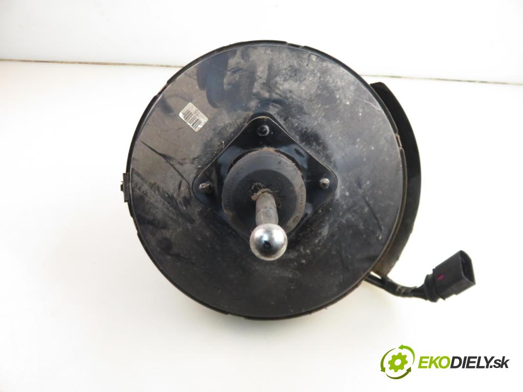 VW BORA (1J2) SEDAN 1998 110,00 2.3 V5 - AGZ 2324,00 Posilovač 1J1614205A ; 03786404024 (Servočerpadlo)