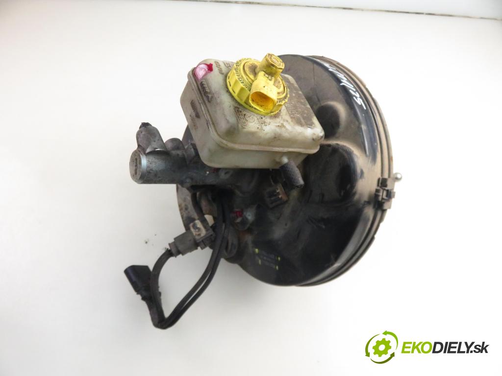 VW BORA (1J2) SEDAN 1998 110,00 2.3 V5 - AGZ 2324,00 Posilovač 1J1614205A ; 03786404024 (Servočerpadlo)