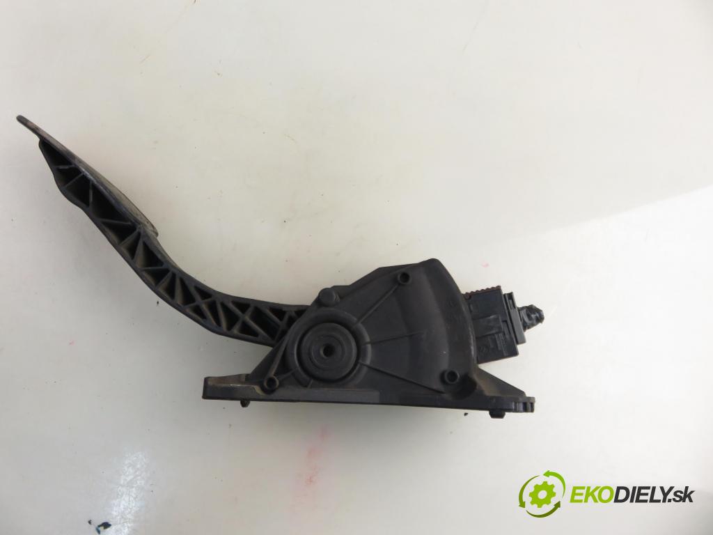 TOYOTA YARIS (_P1_) HB 2004 55,00 1.4 D-4D (NLP10_) - 1ND-TV 1364,00 Potenciometer plynu 6PV00871600 ; 780100D010 (Potenciometer plynového pedálu)