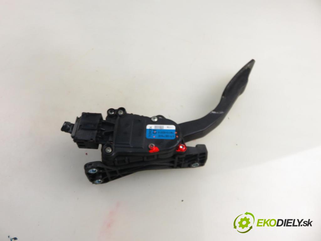TOYOTA YARIS (_P1_) HB 2004 55,00 1.4 D-4D (NLP10_) - 1ND-TV 1364,00 Potenciometer plynu 6PV00871600 ; 780100D010 (Potenciometer plynového pedálu)