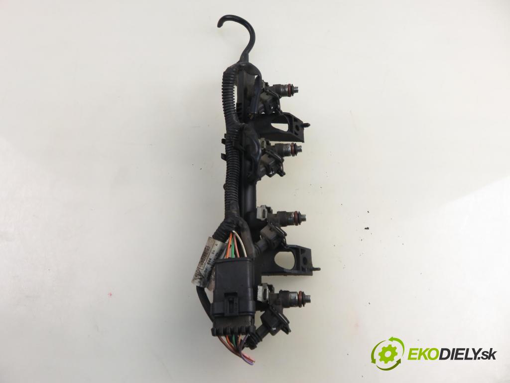 RENAULT CLIO III (BR0/1, CR0/1) HB 2006 55,00 1.2 16V 75 - D4F 740 1149,00 Lišta vstrekovacia 8200286064 ; 8200292590 ; H82292589 (Vstrekovacia lišta)