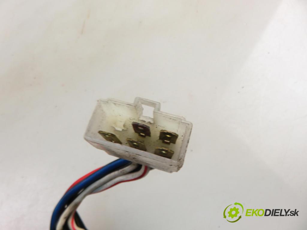 NISSAN PATROL III/1 Hardtop (K160) TERENOWY 1988 81,00 3.2 TD R6 (K160) 110 - SD33T 3246,00 spinačka  (Spínacia skrinka)