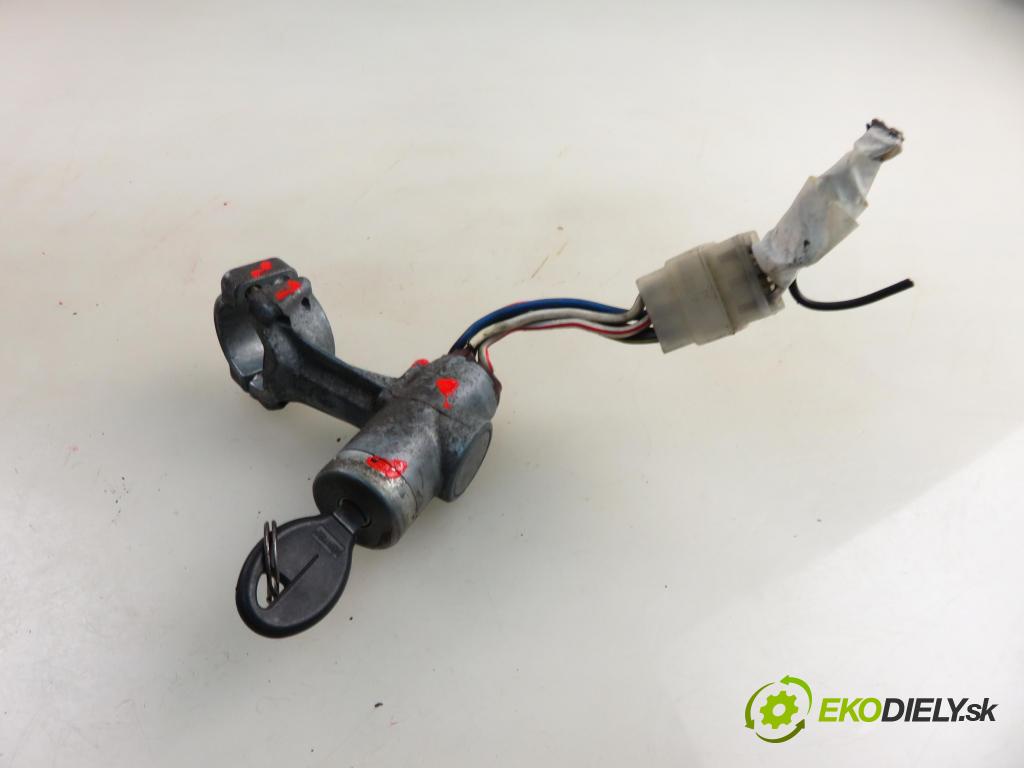 NISSAN PATROL III/1 Hardtop (K160) TERENOWY 1988 81,00 3.2 TD R6 (K160) 110 - SD33T 3246,00 spinačka  (Spínacia skrinka)