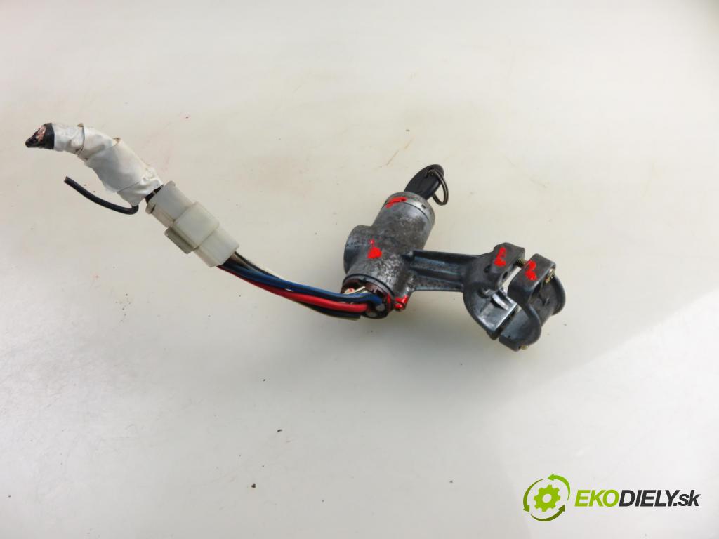 NISSAN PATROL III/1 Hardtop (K160) TERENOWY 1988 81,00 3.2 TD R6 (K160) 110 - SD33T 3246,00 spinačka  (Spínacia skrinka)