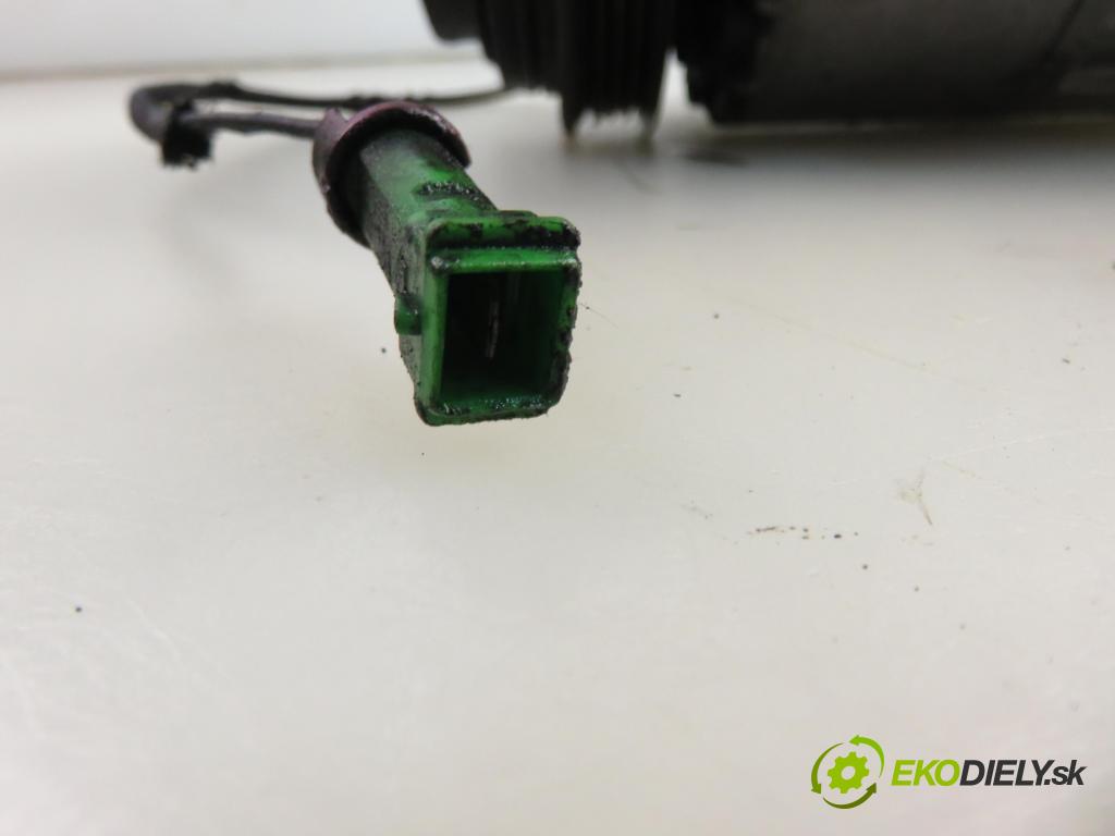 VW PASSAT B5.5 (3B3) SEDAN 2001 110,00 2.5 TDI - AKN 2496,00 KOMPRESOR: klimatizácie  (Kompresor klimatizácie)