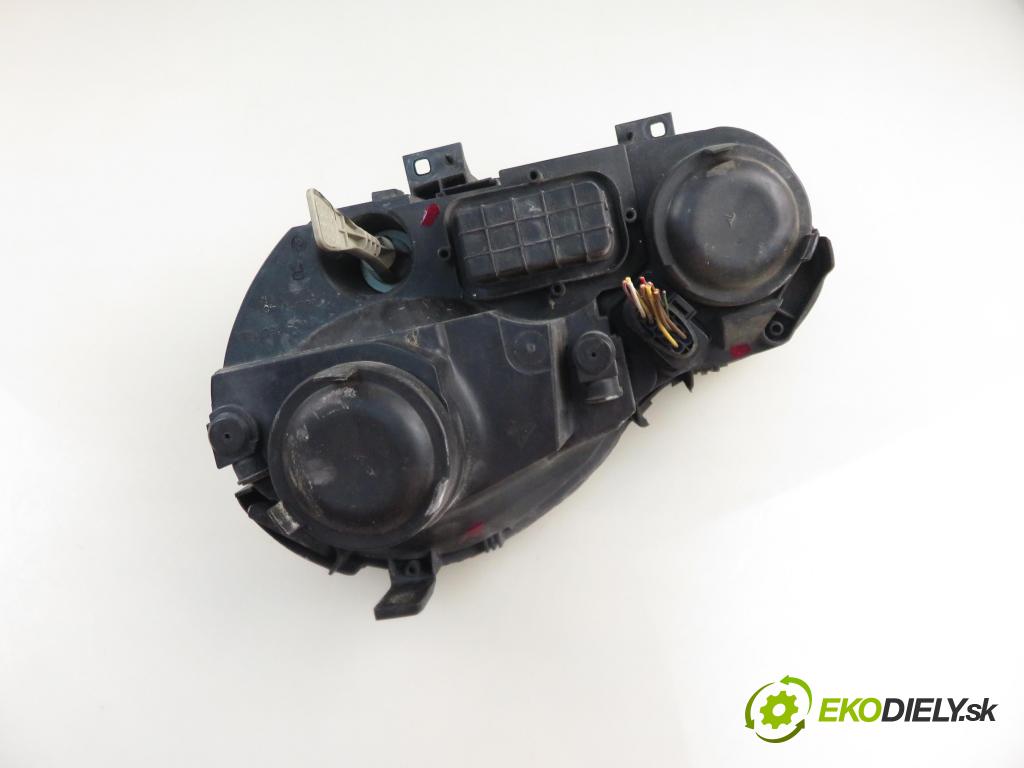 VW POLO (9N_) HB 2003 47,00 1.2 12V 64 - AZQ 1198,00 Svetlo PP 6Q1941008M