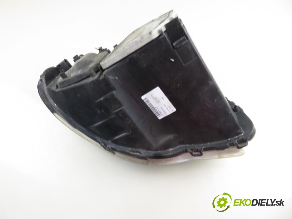 CHRYSLER VOYAGER IV (RG, RS) MINIVAN 2004 105,00 2.5 CRD 143 - ENJ 2499,00 Svetlo LP 04857831AB