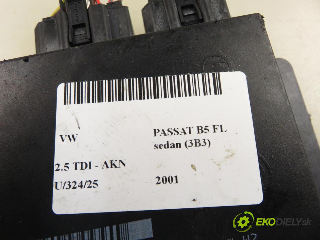 VW PASSAT B5.5 (3B3) SEDAN 2001 110,00 2.5 TDI - AKN 2496,00 MODUL komfortu 1C0959799B