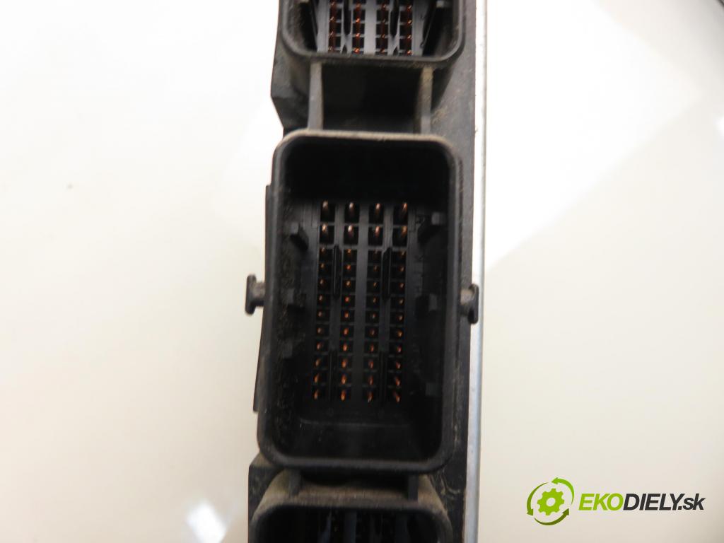 OPEL VIVARO A Skrzynia (X83) FURGON 2005 99,00 2.5 DTI 135 - G9U 730 2464,00 Riadiaca jednotka Motor 0281011890 ; HOM8200091517 ; 8200402578