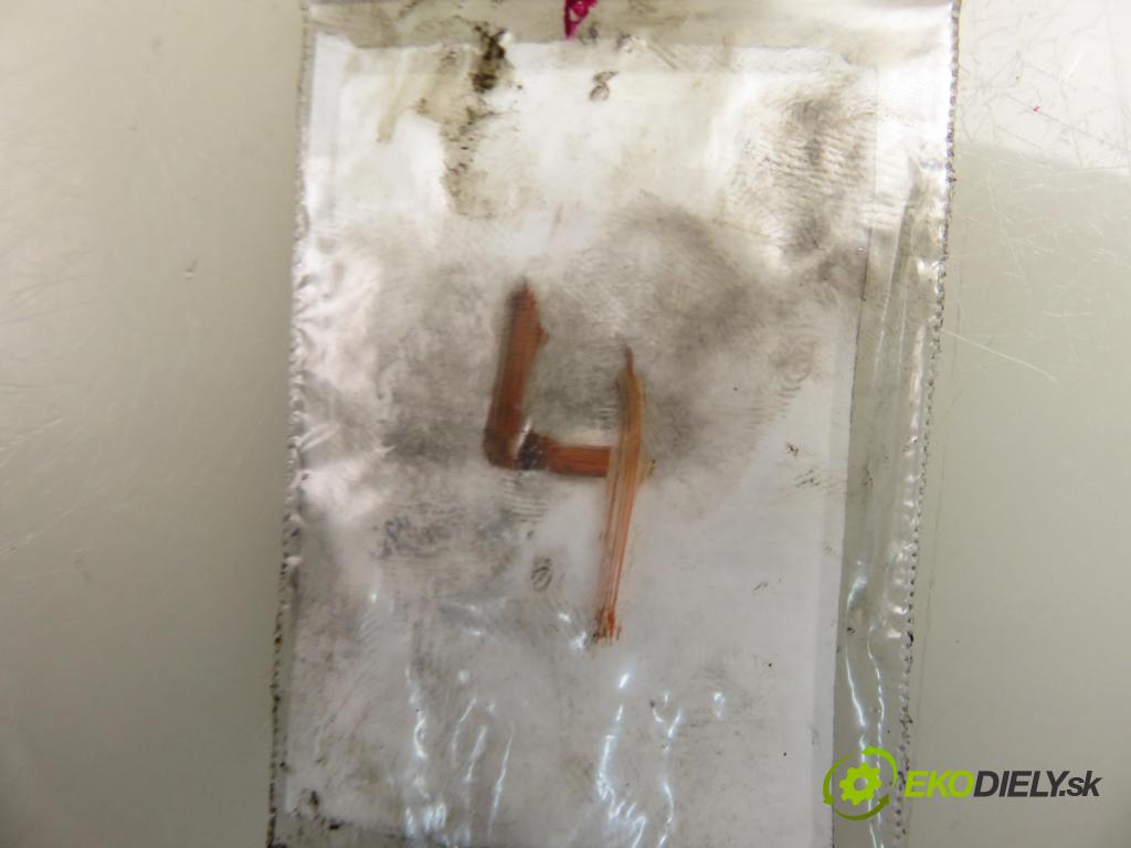 AUDI A4 (8E2, B6) SEDAN 2003 74,00 1.9 TDI PD 101 - AVB 1896,00 Vstrekovač 038130073AR ; 0414720214 (Vstrekovač paliva)