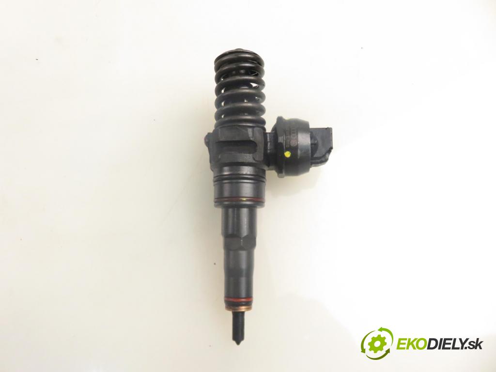 AUDI A4 (8E2, B6) SEDAN 2003 74,00 1.9 TDI PD 101 - AVB 1896,00 Vstrekovač 038130073AR ; 0414720214 (Vstrekovač paliva)