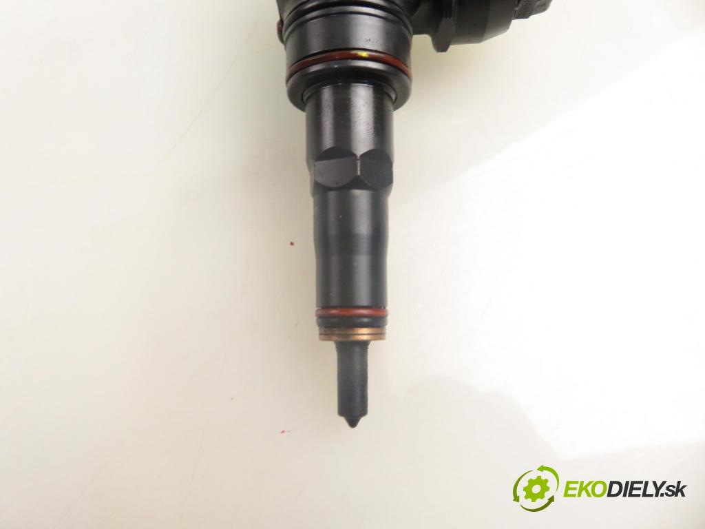 AUDI A4 (8E2, B6) SEDAN 2003 74,00 1.9 TDI PD 101 - AVB 1896,00 Vstrekovač 038130073AR ; 0414720214 (Vstrekovač paliva)