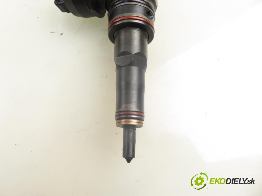 AUDI A4 (8E2, B6) SEDAN 2003 74,00 1.9 TDI PD 101 - AVB 1896,00 vstříkovač 038130073AR ; 0414720214 (Vstřikovač paliva)