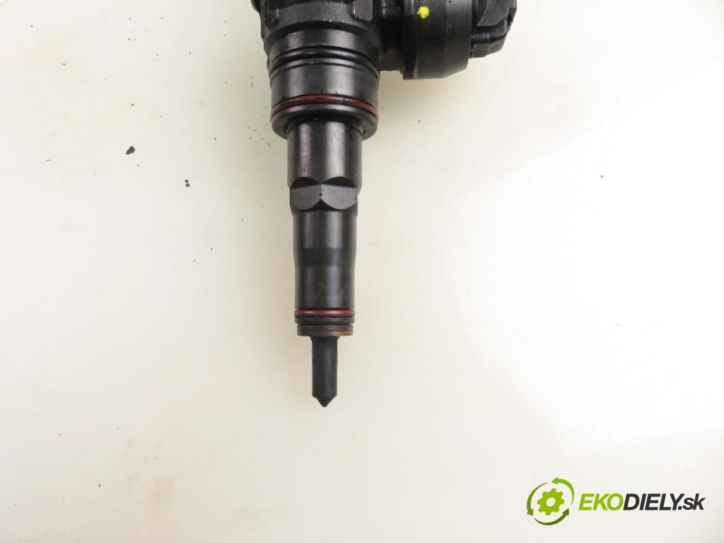 VW PASSAT B5.5 Variant (3B6) KOMBI 2003 96,00 1.9 TDI PD 130 - AVF 1896,00 Vstrekovač 038130073BA ; 0414720216 (Vstrekovač paliva)