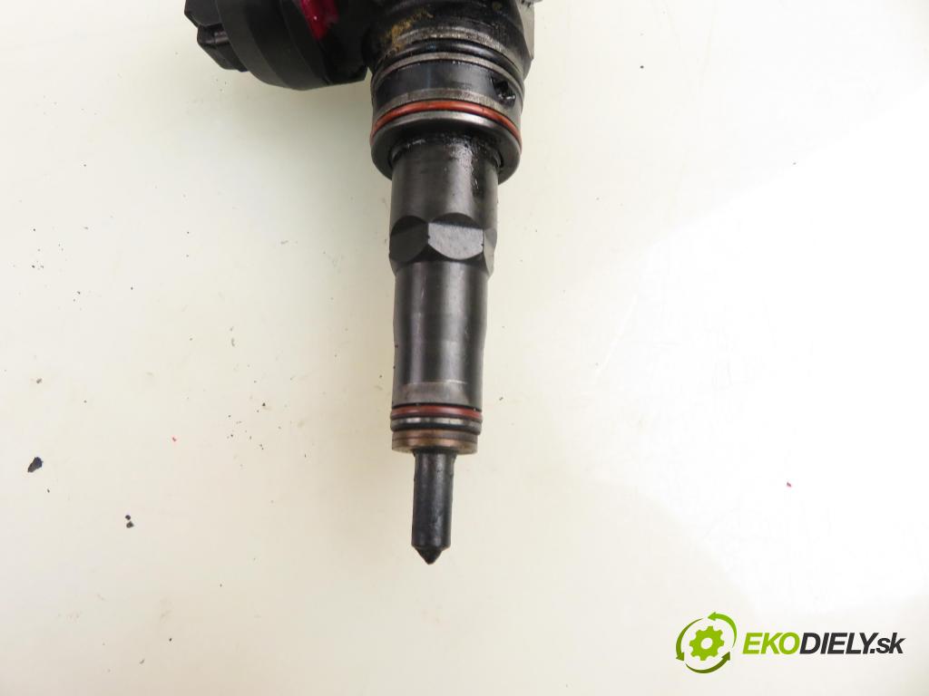 VW PASSAT B5.5 Variant (3B6) KOMBI 2003 96,00 1.9 TDI PD 130 - AVF 1896,00 Vstrekovač 038130073BA ; 0414720216 (Vstrekovač paliva)