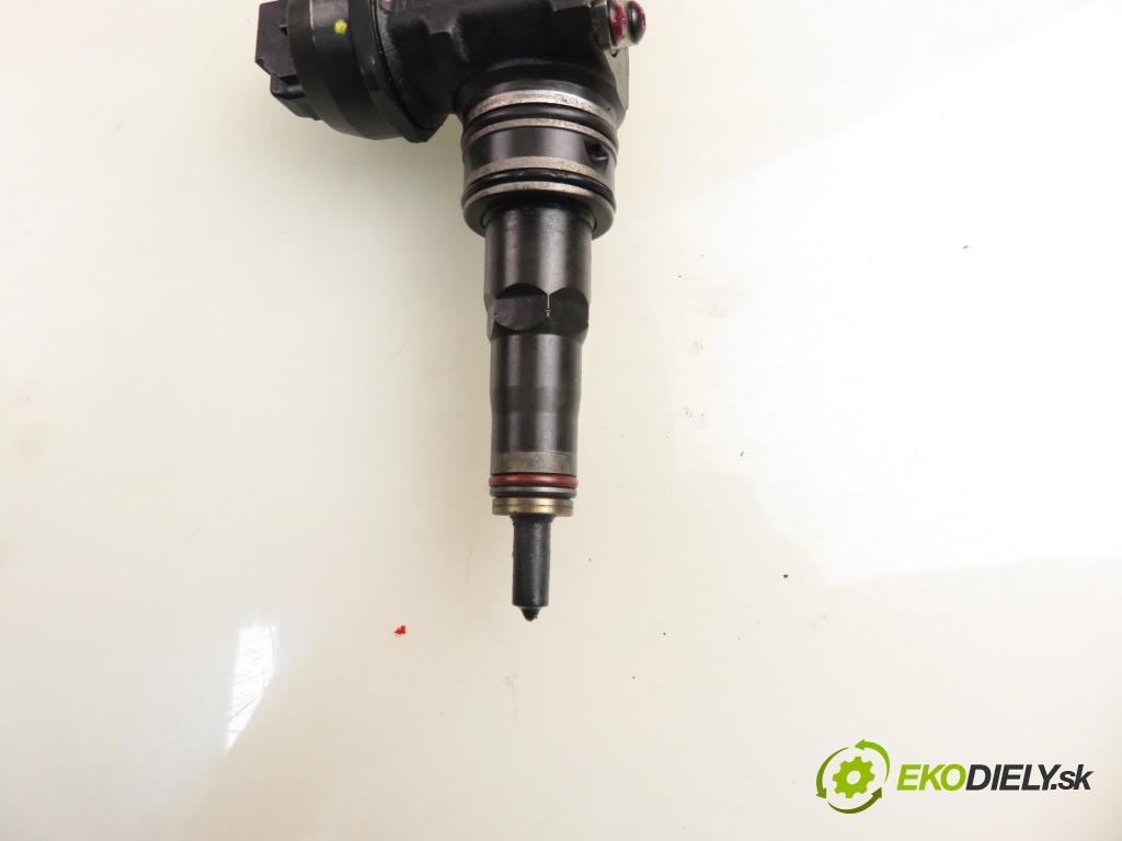 SKODA OCTAVIA I Combi (1U5) KOMBI 2004 74,00 1.9 TDI 4x4 - ATD 1896,00 vstříkovač 038130073AJ ; 0414720037 (Vstřikovač paliva)