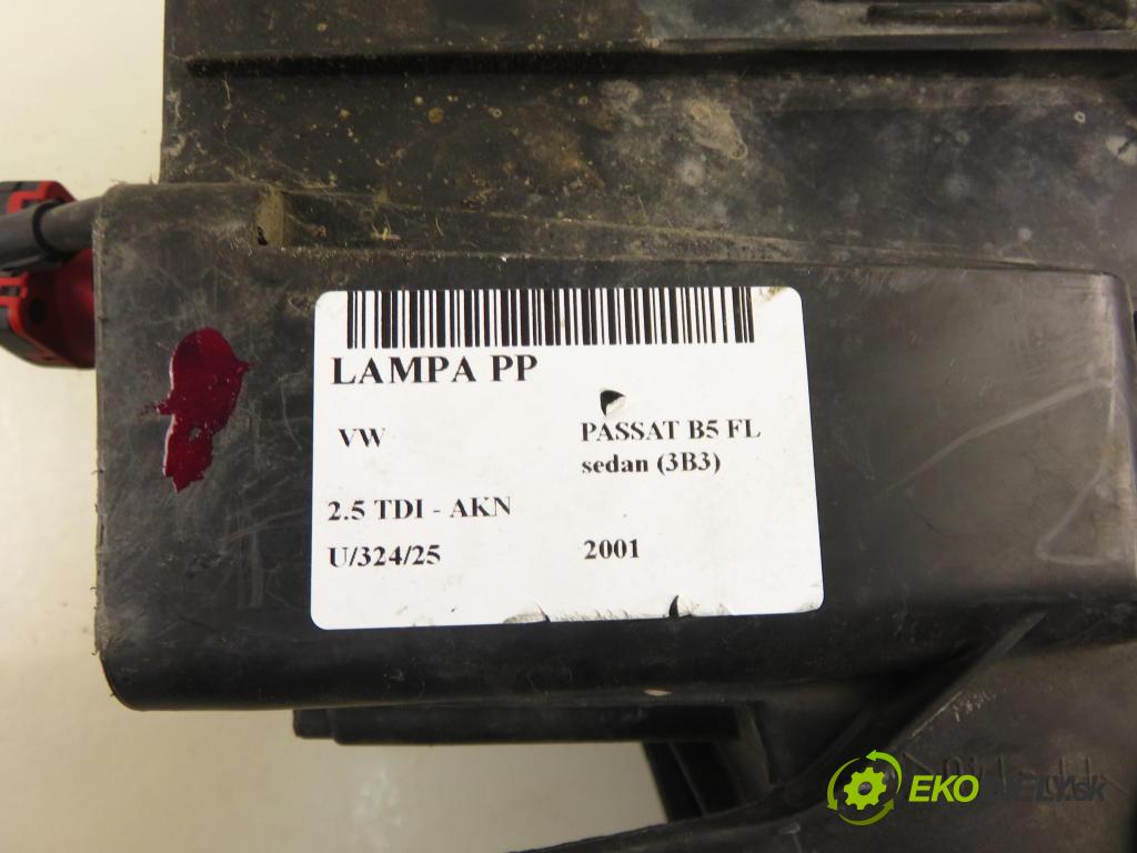 VW PASSAT B5.5 (3B3) SEDAN 2001 110,00 2.5 TDI - AKN 2496,00 Svetlo PP 3B7941018M