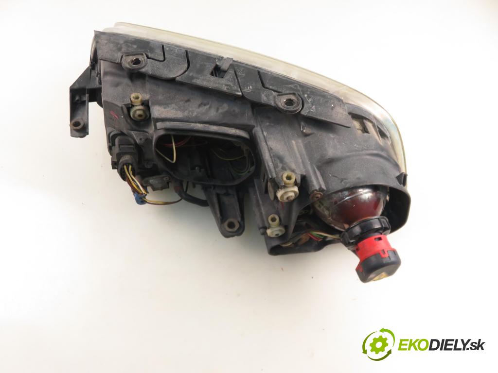 VW PASSAT B5.5 (3B3) SEDAN 2001 110,00 2.5 TDI - AKN 2496,00 Svetlo PP 3B7941018M