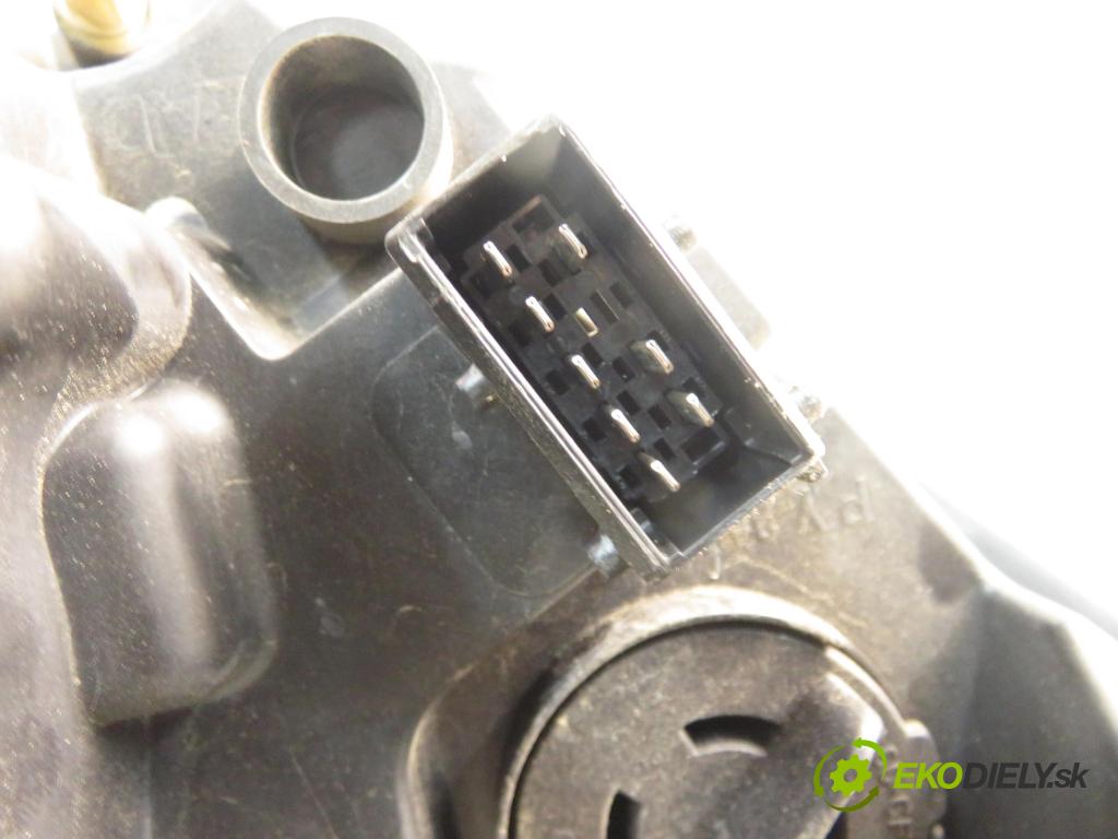 CITROEN C4 coupe (LA_) HB 2007 80,00 1.6 HDi - 9HZ (DV6TED4) 1560,00 Svetlo LP 9684382580