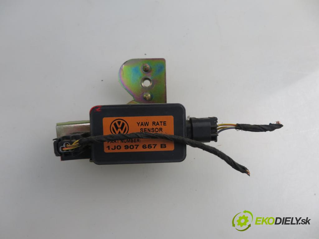 VW GOLF IV (1J1) HB 2000 75,00 1.6 - AVU 1595,00 snímač ESP 1J0907657B ; 10098001121 ; 1J0907651A