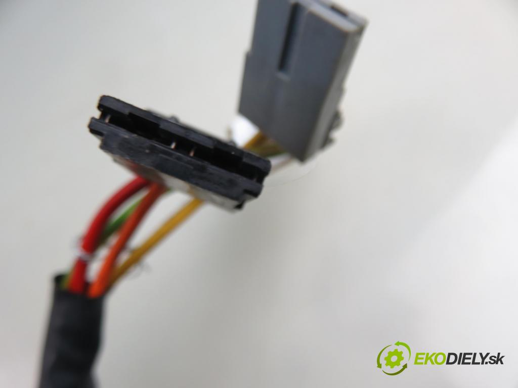 RENAULT KANGOO (KC0/1_) KOMBIVAN 2006 60,00 1.5 dCi 80 - K9K 702 1461,00 spinačka  (Spínacia skrinka)