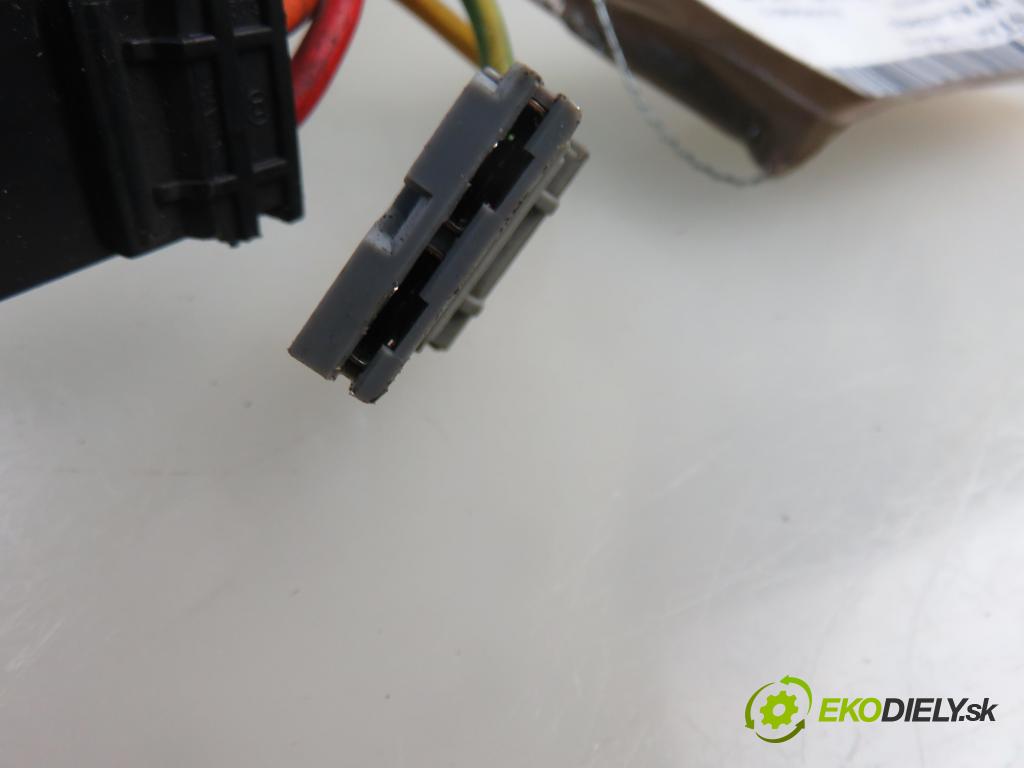 RENAULT KANGOO (KC0/1_) KOMBIVAN 2006 60,00 1.5 dCi 80 - K9K 702 1461,00 spinačka  (Spínacia skrinka)