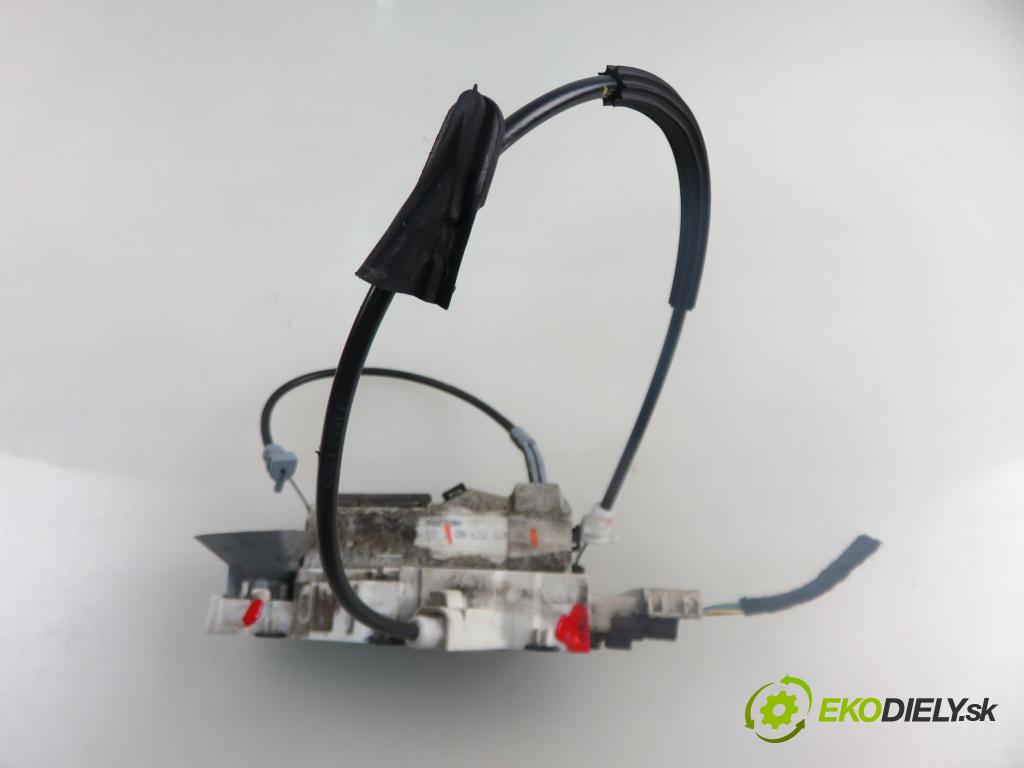 CITROEN C4 I (LC_) HB 2005 66,00 1.6 HDi - 9HX (DV6ATED4) 1560,00 zámok 9647172780