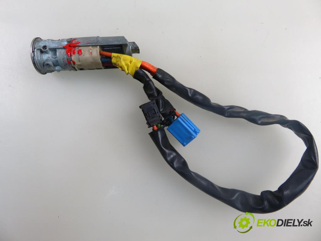 PEUGEOT 206 SW (2E/K) KOMBI 2004 50,00 1.4 HDi - 8HX (DV4TD) 1398,00 spinačka  (Spínacia skrinka)